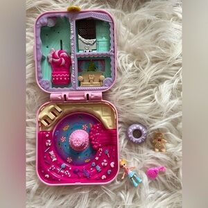 Polly Pocket Partytime Surprise Pink With Figure 2018 GDL84 Gingerbread Man